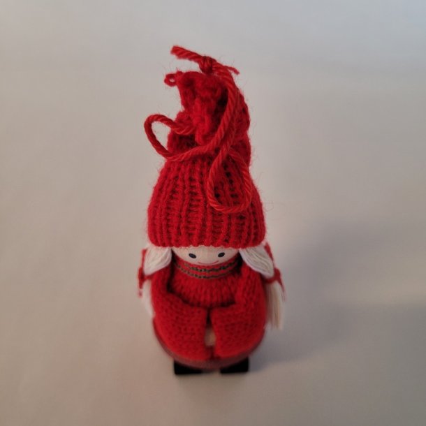 Nissepige med sorte sko til ophng