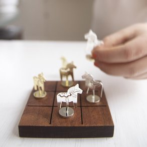 Kryds og bolle – med dalahäste