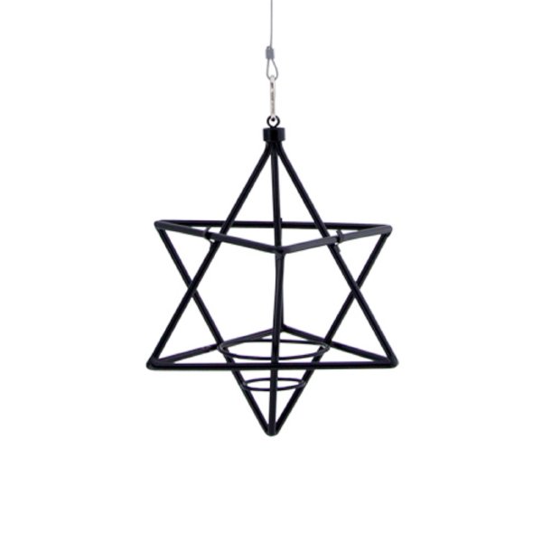 Sort stjerne i metal &#150; til fuglefodring eller som fyrfadslygte